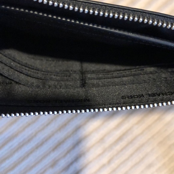 ❤️New Michael Kors New York City skyline clutch